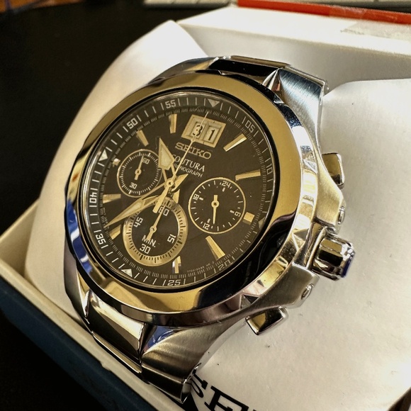 Seiko Black and Silver Men's Watch - Picture 1 of 5